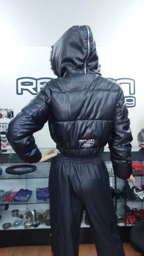 Chaqueta Puffa con gorro y bolsillos - Imagen 2