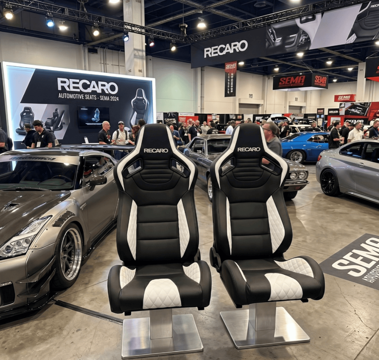 PAR BUTACAS RECLINABLES RECARO ADVANCE CUERO NEGRO-BLANCO